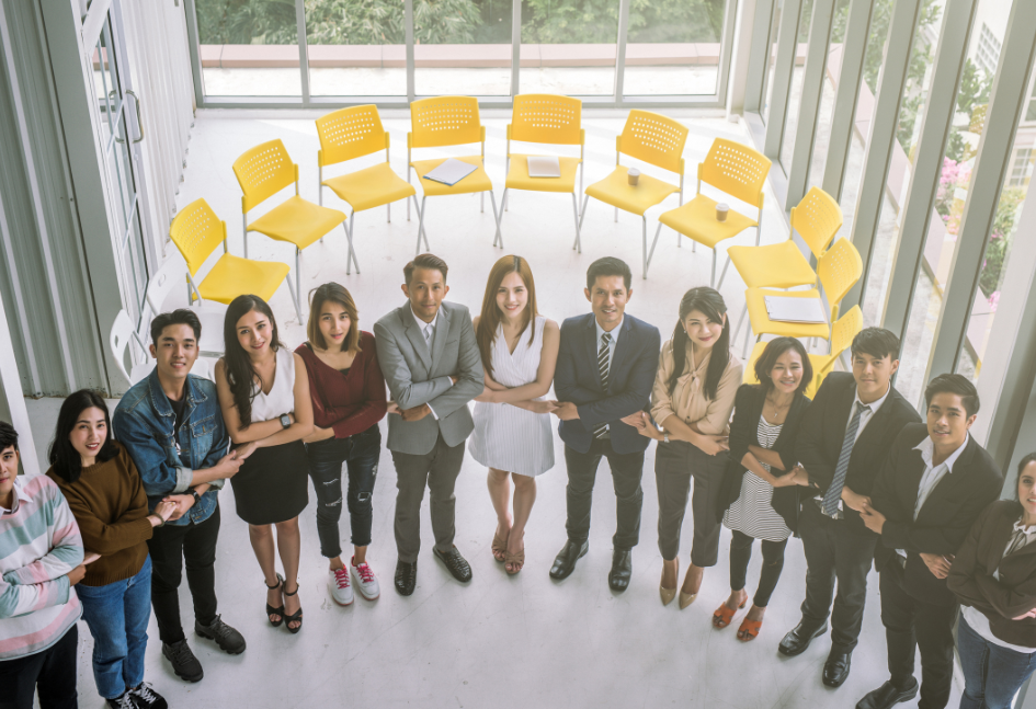 Hình ảnh minh họa chơi có trách nhiệm, với đồng hồ và biểu tượng cân bằng, thể hiện sự tự chủ.